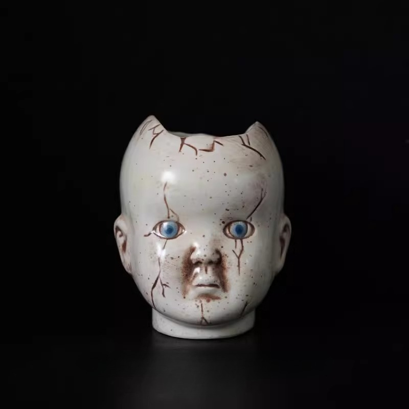 Horror themed doll head cerami – обзор и цена Tablet Reading Accessories