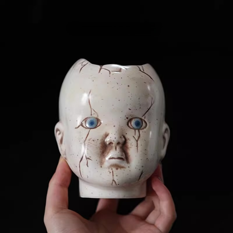 Horror themed doll head cerami – обзор и цена Tablet Reading Accessories